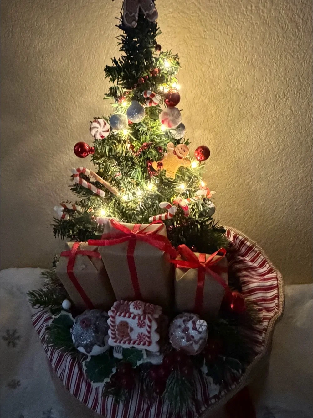 Holiday Mini Tree Gift Sack with Red Accents